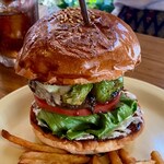 ブッチャーズテーブル 大泉学園店 - アボカドチーズバーガー