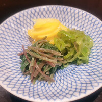 鳥匠 いし井 - 黄ズッキーニ、焼き万願寺唐辛子、赤軸法蓮草のナムル