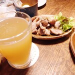 Craftbeer Tavern - 箕面ビール　桃ヴァイツェン、豚柚子胡椒焼き