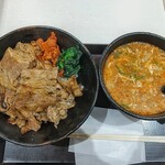 Niku No Yama Gyuu - カルビ焼肉丼　肉すいセット！カムサハミニダ！
