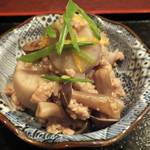 興 - 「里芋のそぼろあんかけ」：ねっとりとした里芋を噛み締めると、
      コクのある出汁がたっぷりと中まで滲み込んで♪
      