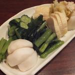 興 - 「漬物盛り合わせ」：大人気の「自家製たくあん」も入ってオトクです♪