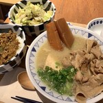 ごちとん - ごろごろ野菜のごちとん豚汁定食　浅漬け風サラダセット