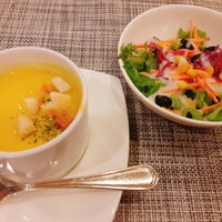 ザ・ループ(ホテルアゴーラリージェンシー大阪堺) - 洋食ランチ スープ、サラダ