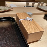 ぬま田 - 今回はじめて見ました　玉手箱のようなお手拭き入れ