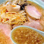 ラーメン ビック - 背脂をトッピングしたぷーすー♪甘くてうまままー！