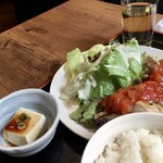 居酒屋 たなか畜産 - 若鶏のグリルチキン トマトソースがけ750円