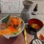 金のどんぶり - 金の海鮮丼〜徳利には松茸出汁、本日の胡麻刺身、味噌汁サービス