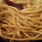 麺家 うえだ - 三河屋製麺製の中太麺。スープを吸い込み旨し！