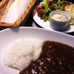オールドリバー - ランチのカレー(小ご飯＋ナン)