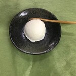 吉野鮨 - 6,000円コースの一例　食後のデザートアイス