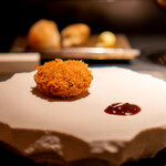 エクアトゥール - 豚肉とリードボーのコロッケ アクセントに芹を加えて ソース・ペリグー