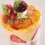 ココイロカフェ - 苺のブリュレパフェ