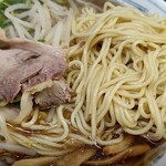 たかばしラーメン - 麺とチャーシュー