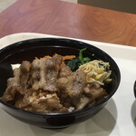 ishiyakibibimbasemmontenannyon - 肉とナムルが混ざった味わい