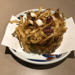 おうどん 瀬戸晴れ - 焼きダコ入りかき揚げ（¥200円）サクサク揚げたてのかき揚げですが、特に味付けはされてません。タコは地元産みたいです。