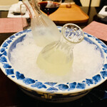 比良山荘 - ◎萩乃露　純米大吟醸（滋賀県高島市 福井弥平商店）。松茸に地酒を合わせる。