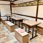 えびそば 緋彩 - テーブル席もございます