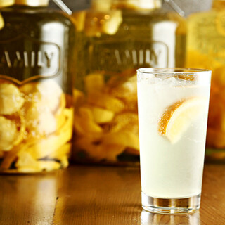 こだわりの自家製レモンサワーとご一緒に