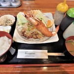 カフェ・レセプション - 曜日替わりランチ　海老フライとチキン南蛮￥935