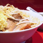 ラーメン二郎 - ラーメン半分＋ニンニク多め＋青ネギ