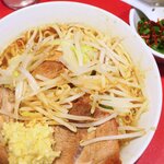 ラーメン二郎 - ラーメン半分＋ニンニク多め＋青ネギ