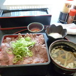 神蔓 - ステーキ重　メガ盛り　８００円
