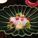 Gion Okumura - 鯛のサラダ：下に巨峰とシャインマスカット・上にざくろ