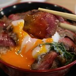 うしとさかな - 温玉からめて極厚レアすき焼き気分♪