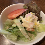 Yakiniku Tsuchii - ゴマ風味のドレッシングが美味しいサラダ。