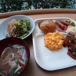 西鉄リゾートイン那覇 - 沖縄そば、フレッシュサラダ、スクランブルエッグ他