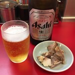 Ra-Men Yamaokaya - キャーーー！！！
                        
                        先ずはチンカチンカの冷やっこいルービーヽ(´o｀
                        
                        アテはクーポンで無料の美味しくないコロチャー^^;
                        
                        無いよりマシ。
                        
                        
                        