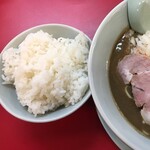 Ra-Men Yamaokaya - ラーメン食って白メシ食わずは『仏作って魂入れず』
                        
                        半白メシセットで注文。¥970。
                        
                        やや強気な値段設定。
                        
                        好みは 麺の固さのみ。コイメやアブラは不可。
                        
                        麺は普通でお願いした。
                        
                        
                        
                        