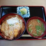 丸福食堂 - カツ丼 730円〜味噌汁、漬物付き