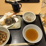 吉祥庵 - ちょい飲みセット（990円）はなんと天ぷらもついてきてお得。