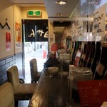 やきとり自慢 西やん - 店内の様子。