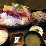KANSEI - お刺身舟盛り定食