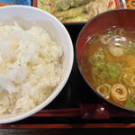 Werubii Maike - ご飯に味噌汁。