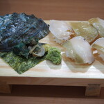 赤酢 謹賀 - 殻付まるごと活あわび：500円