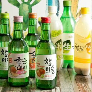 Cheers with delicious snacks and Korean cocktails such as soju and makgeolli♪