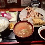 めしの助 - ぶりかま塩焼きと刺身定食