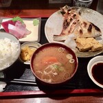 めしの助 - ぶりかま塩焼きと刺身定食
