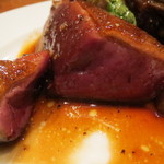 ラ・ブーシェリー・デュ・ブッパ - 青首鴨の炭火焼き、姫りんごのキャラメリゼ、牛蒡と3