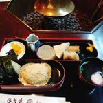 甘味 おかめ - 甘辛弁当　全景