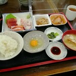 志摩 - 刺身盛合せ定食(800円)