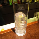 バー クラスター - 氷が水晶のように綺麗なカットなので、そこにも注目！