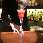 バー クラスター - 好きなグラスを選んで、それに合うカクテルをおまかせで。綺麗なカラー♪ポートワインを浮かせる