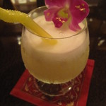 バー クラスター - カウンターに盛ってあったフルーツからチョイスした「梨」のカクテル