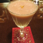 バー クラスター - 栗ペーストのカクテル。ゴールドラムにチョコレートリキュール。味はモンブラン！