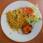 カシミール - ランチ前菜のサラダ・ビリヤニ・チキンティッカ